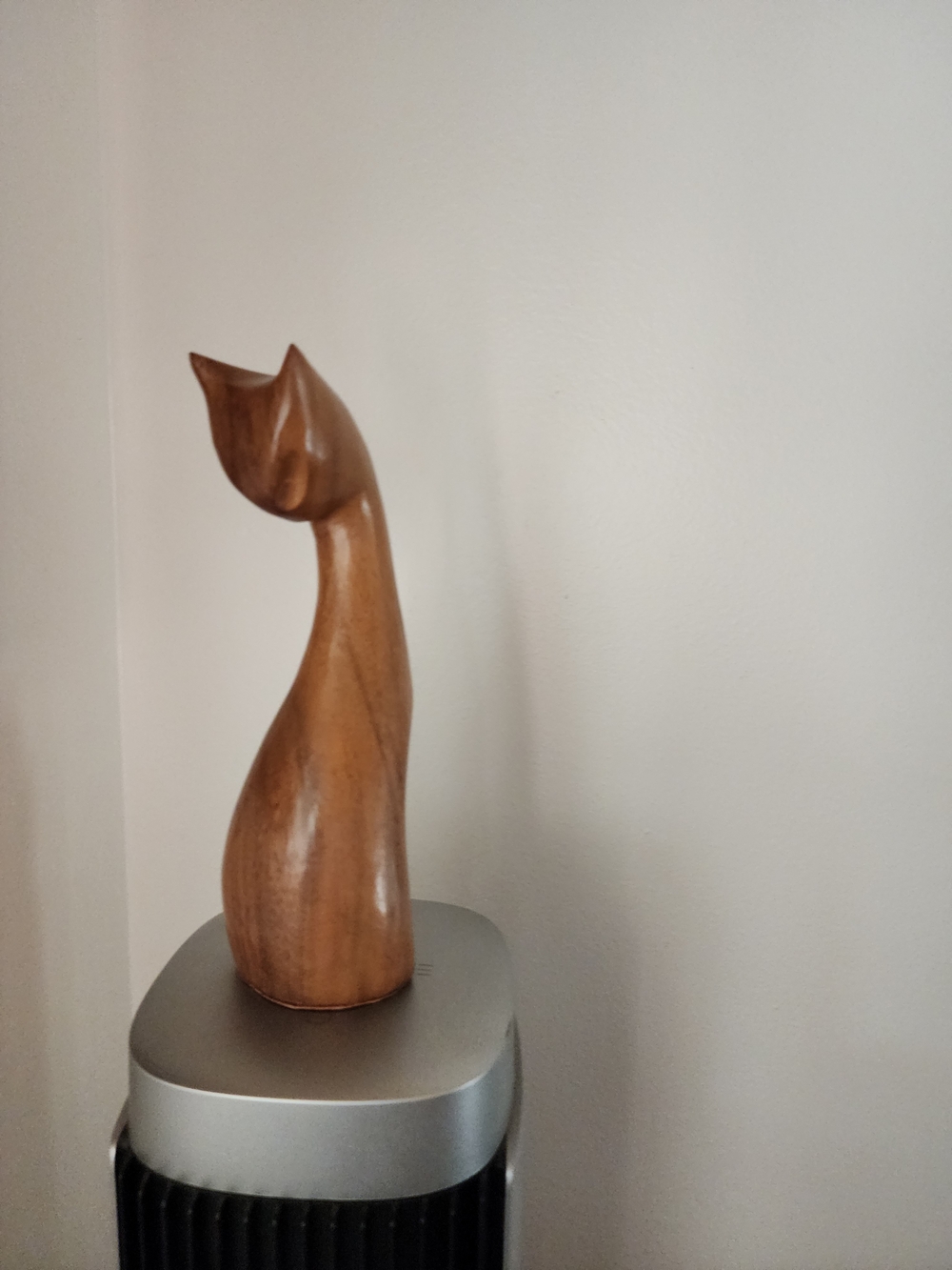 MCM Carved Wooden Cat Sculpture - Warm Brown Finish - Picture 2 of 8